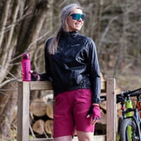 GENIA BIKE SHORTS für Damen Burgund/schwarz