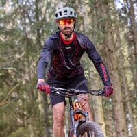 Set ARMAGEDON + GENIUS BIKE SHORTS schwarz