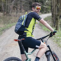 SPEED 15 der Fahrradrucksack grau/lime